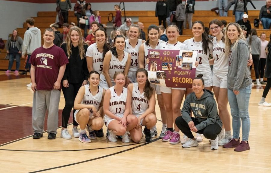 Brunswicks girls basketball team supporting Cassidy Rhodes after she broke the school career 3 pointer record.  Image courtesy of Cassidy Rhodes