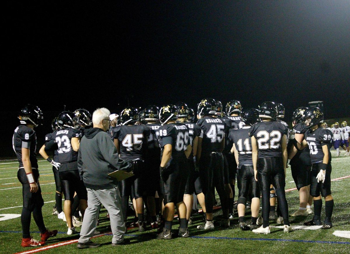 Coaches hype the Roaders before the last half.