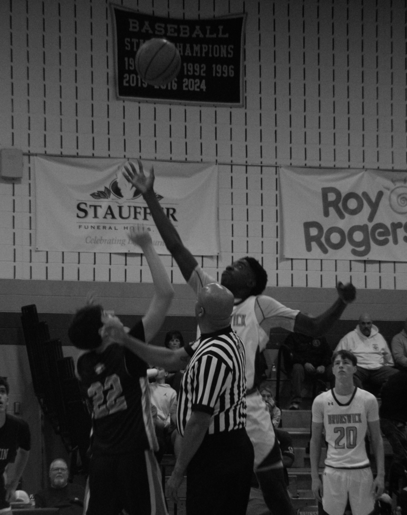 #24 Mark Yongbi (Sophomore) leaps for the ball. 