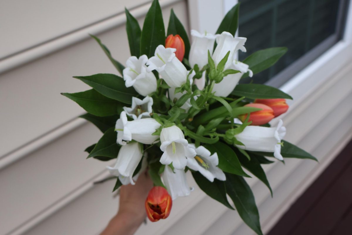 After placing the flowers together, you should have something that looks like the following.