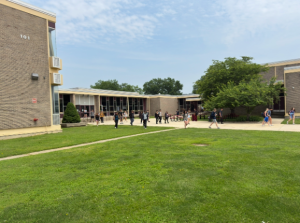 Picture of Brunswick High School taken at the end of the day.