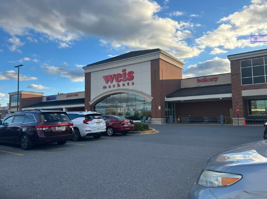 Weis Markets at the Brunswick location on a busy, windy afternoon last week.