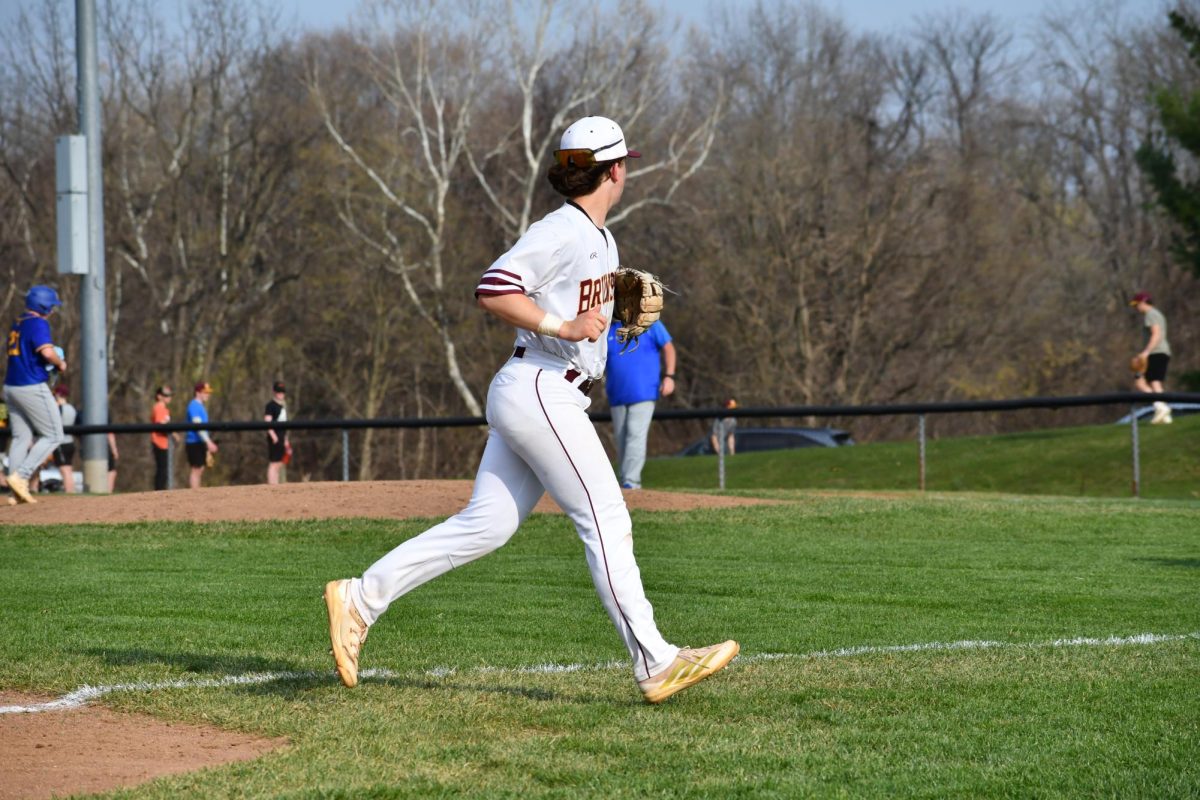 Carter Vinar is seen running to the dugouts after the inning ended. 